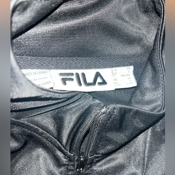 Black Fila Trim zip up sweater🫶🏼Size Large but can fit like a medium - Picture 5 of 6